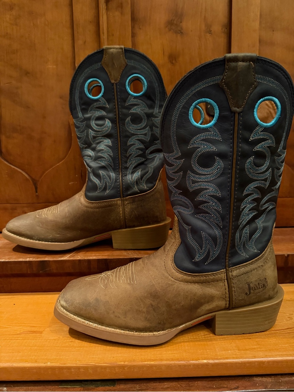 Justin SE7611 Western Cowboy Boots Brown,  Black Shaft, Blue Embroidery Size 9D